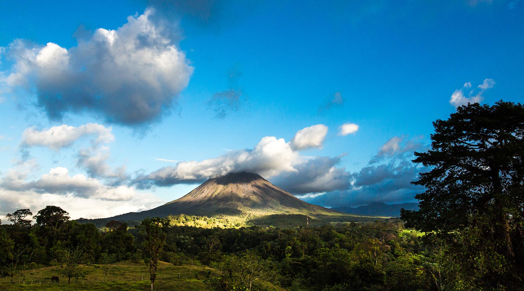Volcan Costa Rica panoramique nature