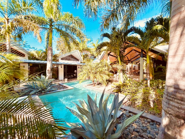 Pool villa los nancites playa negra